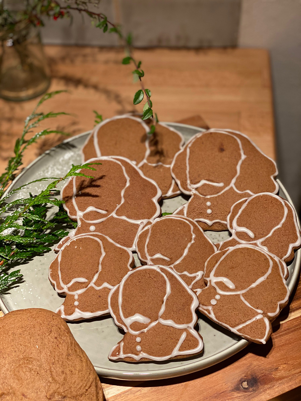Gingerbread biscuits in the shape of Shakespeare's face rest on a plate, with icing sugar detail.