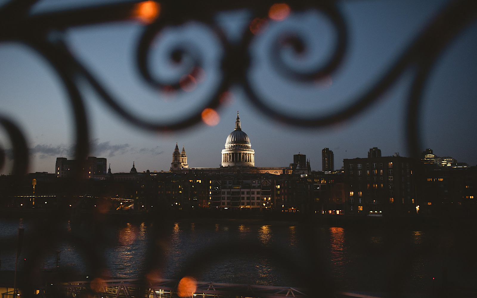 Swan Bar & Restaurant 2021 Shakespeare’s Globe View St Paul’s Cathedral The view of St Paul’s Cathedral over the River Thames at night